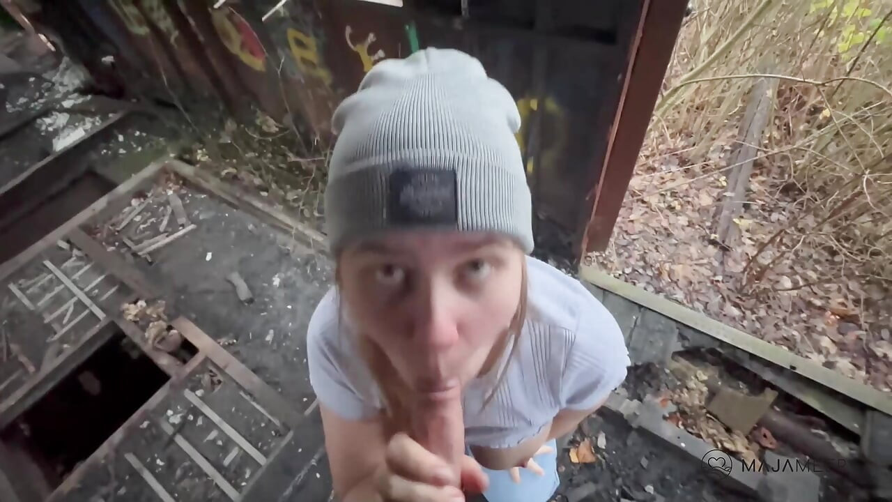 Maja has sex in an old train that wasn’t part of the plan