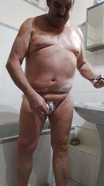 Obrijam svoj mali kurac