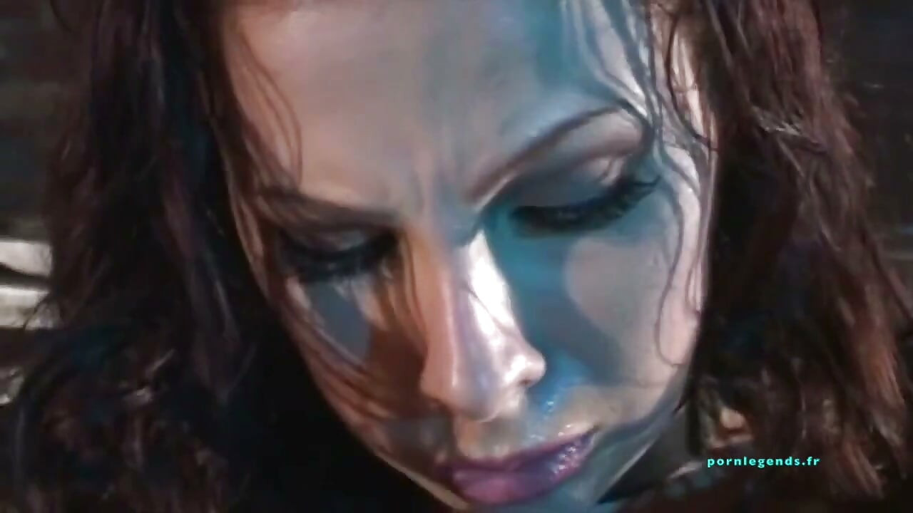 Gianna Michaels sucks dick from a cage !