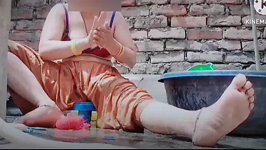 Video seksi gadis desa yang imut lagi mandi