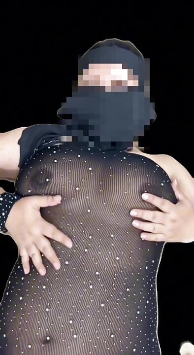 Bangladeshi Hijabi Horny Vabi masterbating with Dildo