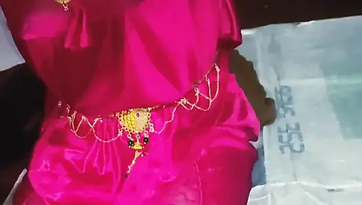 Brother-in-law made a doggy and fucked a sexy sister-in-law. He went to Sula's sister-in-law's room and climbed naked. Tearing her delicate with a desi