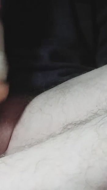 Close-up da masturbação da luz da carne do pau grande