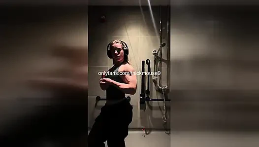 Gadis yang hampir cukup umur di-fingering habis-habisan di live streaming tiktok!