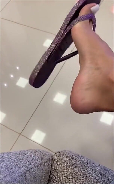 Kiffa Is in a Medical Waiting Room