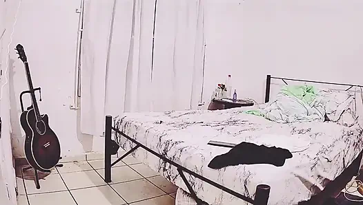 Cewek gemukku yang lagi hamil di ranjang di depan kamera (versi lengkap versi premium)