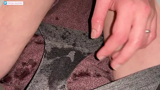 Small gift I masturbate and squirt for you