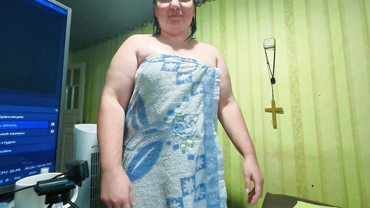 Intenzivní deepthroat POV s detailním záběrem na malé kozy