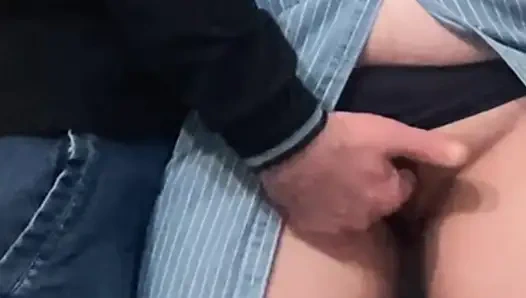 Sapık Yaşlı Adam Metro'da Parmaklarıyla Vajina Mastürbasyon Yapıyor