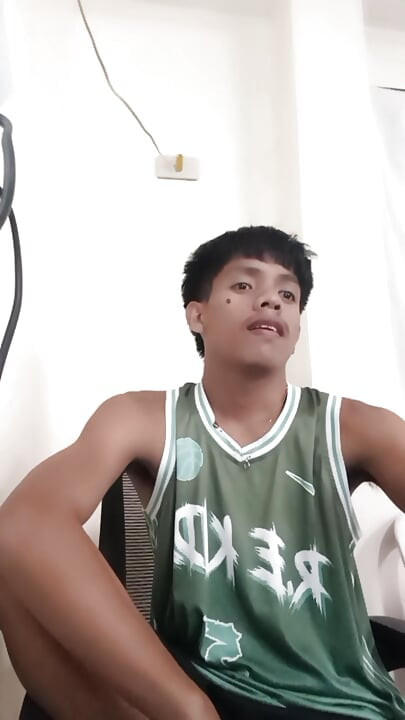 Outdoor Hookup: Asian Twink Sucks Cock For Quick Dirty Money