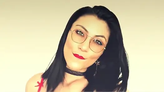 Tubuh sensual Latina berpose rok lateksnya