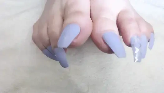 Lavender с длинными ногтями и волной извития