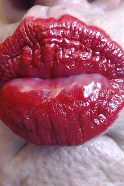 Big thick red duck lips