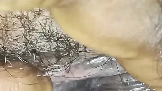 Я взяла мед из вагины моей мачехи.