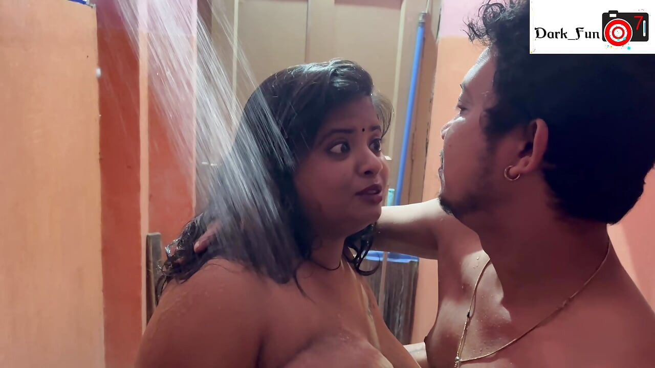 स्टेपभतीजा या चाची की बाथरूम शॉवर सेक्स