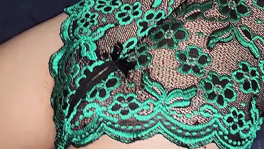 XXX невестка-девственница позволяет себя трахнуться до приезда ее бойфренда