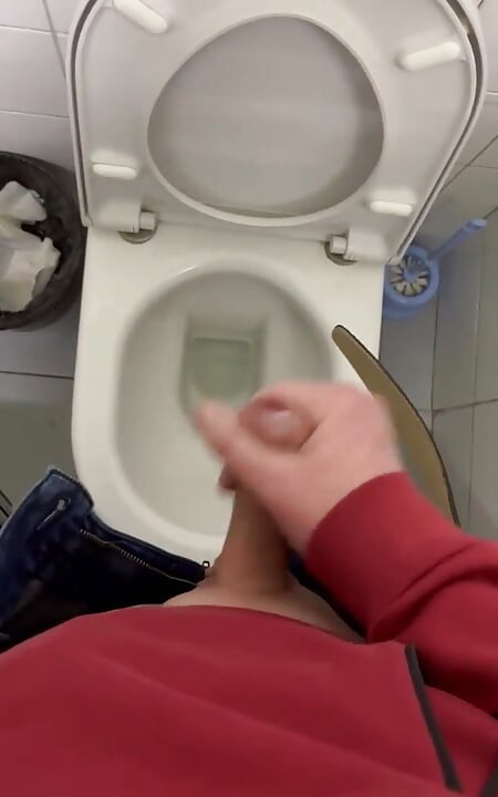 ควยของกูแตกในห้องน้ําสาธารณะโคลสอัพ