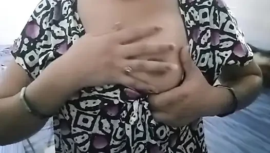 Desi girlfriend se pahali baar mulakat ki bathroom me jakar bahut choda
