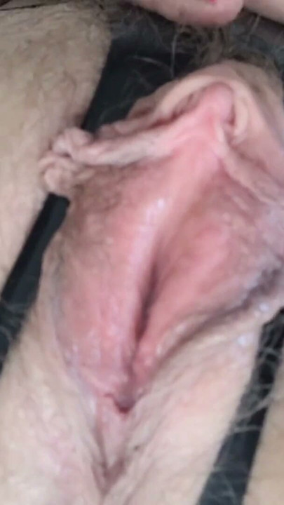 毛茸茸的蝴蝶逼，长长的阴唇为你服务 | 片段 2