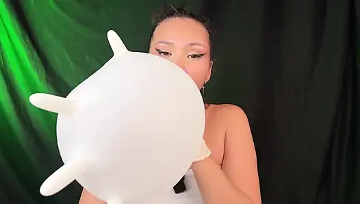 Любительница латекса