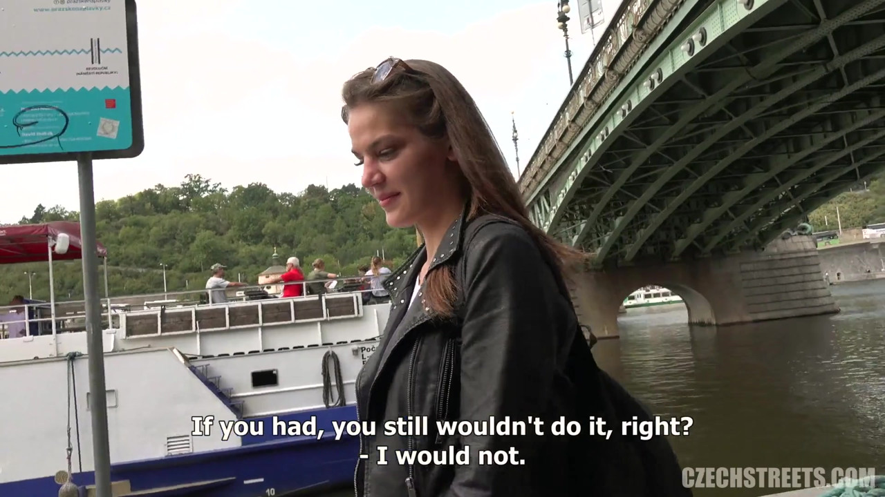 チェコの街 - 史上最もシャイな女の子