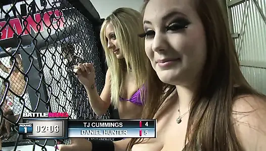 Блондинка с большой задницей любит трахать ее победительницу коробки с задницей и киской