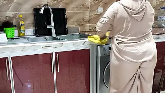Egyptian Sharmota Get Her Pussy Wet in Kitchen Arabic Big Woman