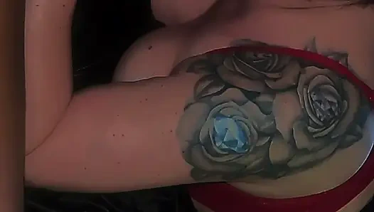 Dizlerimin üzerinde yalvarıyor