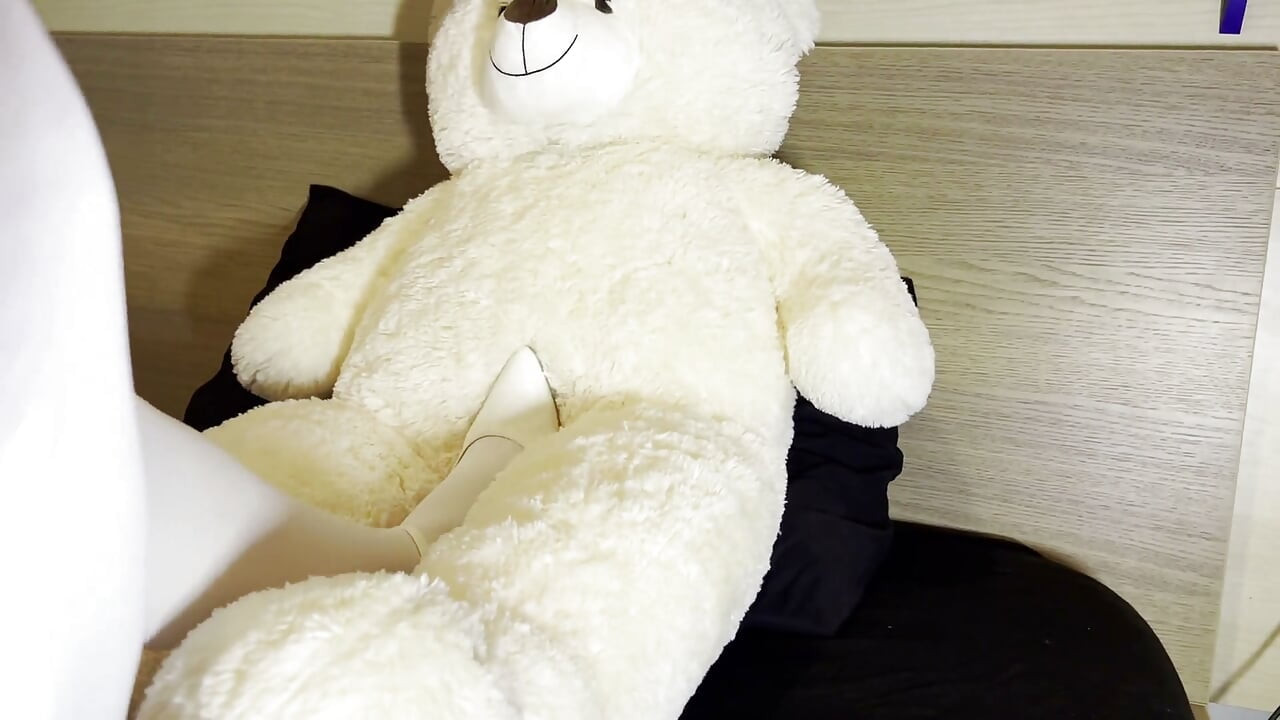 Heels Trample Teddy EP. 1
