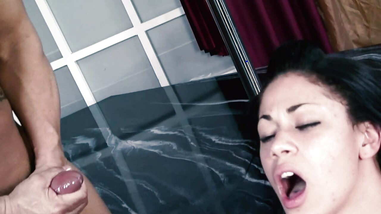 Summer Bailey je tatina mala kurvica