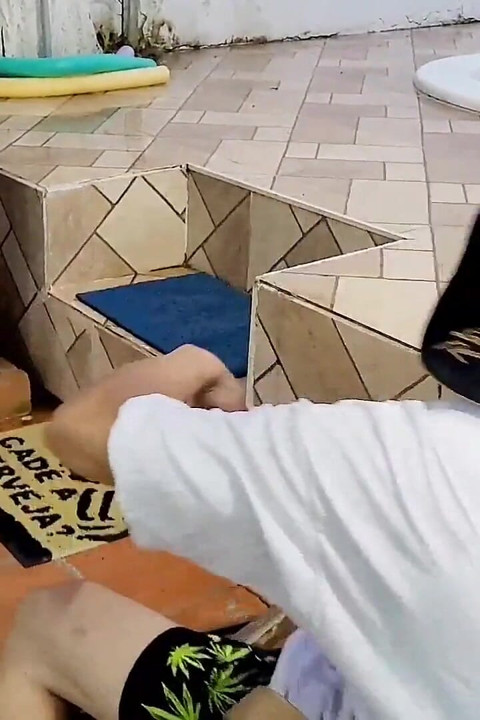 Can Picker Shows Her Pussy to Get Reward