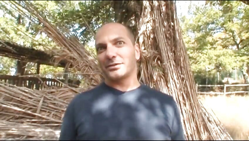 Lésbicas hardcore penetradas com dildo na jaula