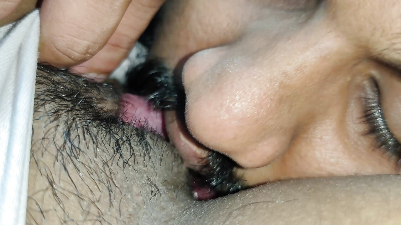 Malezyalı çift ateşli anal delik yalama ve amcık derin yalama romantizmi