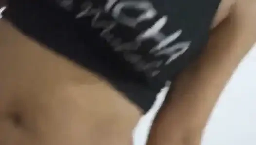 New York Abd'li 18 yaşındaki esmer büyük sarkık memeler üvey erkek kardeşinin büyük yarağını sikiyor. Büyük ve memeli göt