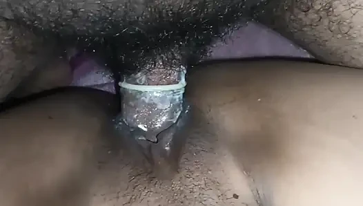 Nepalli dölleme kanda ateşli kız amının içine boşalmak için büyük yarakla sert sikiliyor