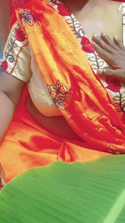 Lady doctor giving treatment for a impotent guy in her style and gave a nice handjob with oil massage with full tamil audio | Clip 2