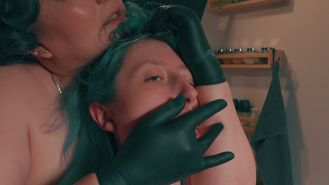 Hand Over Mouth Kitchen Ownership - Thick Stepmom Claims Skinny Stepdaughter in Gloves