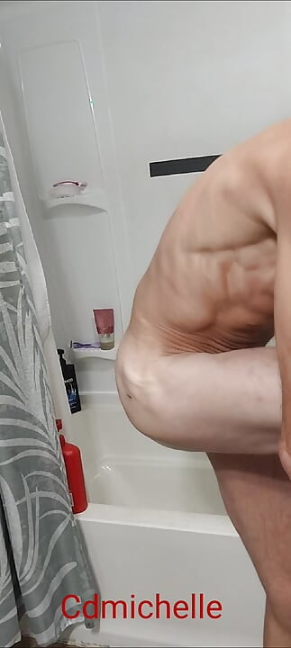 Cdmichelle isprobava različite kupaće kostime