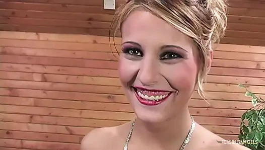 Melissa Black показывает, как принимать два сразу