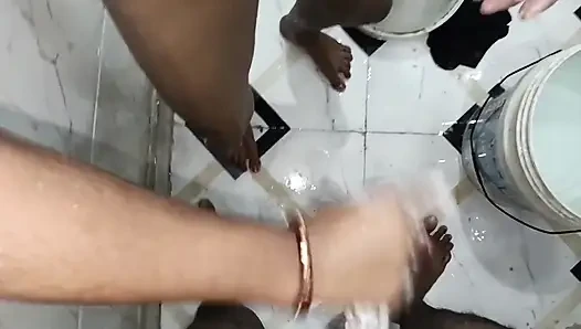 Islak duşta seks - sakso, meme işleri, göt sikişi ve göğüslere boşalma