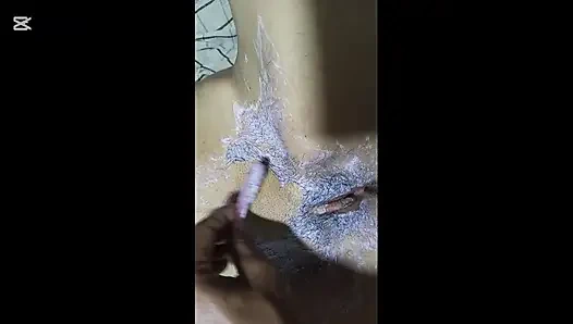 Yah kuchh karne lagie Thi bich match ka pani Nikal Gaya free mein mujhse apna wax karwa Kar chale Gaye