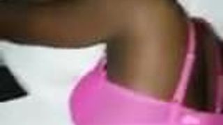 Baise brutale chez une fille noire