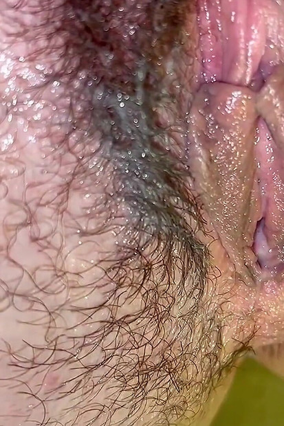 مبللة جدا مملوءة