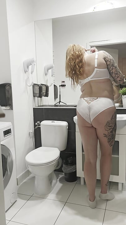 Mommy Changes Her Underwear and Then Goes to Pee.