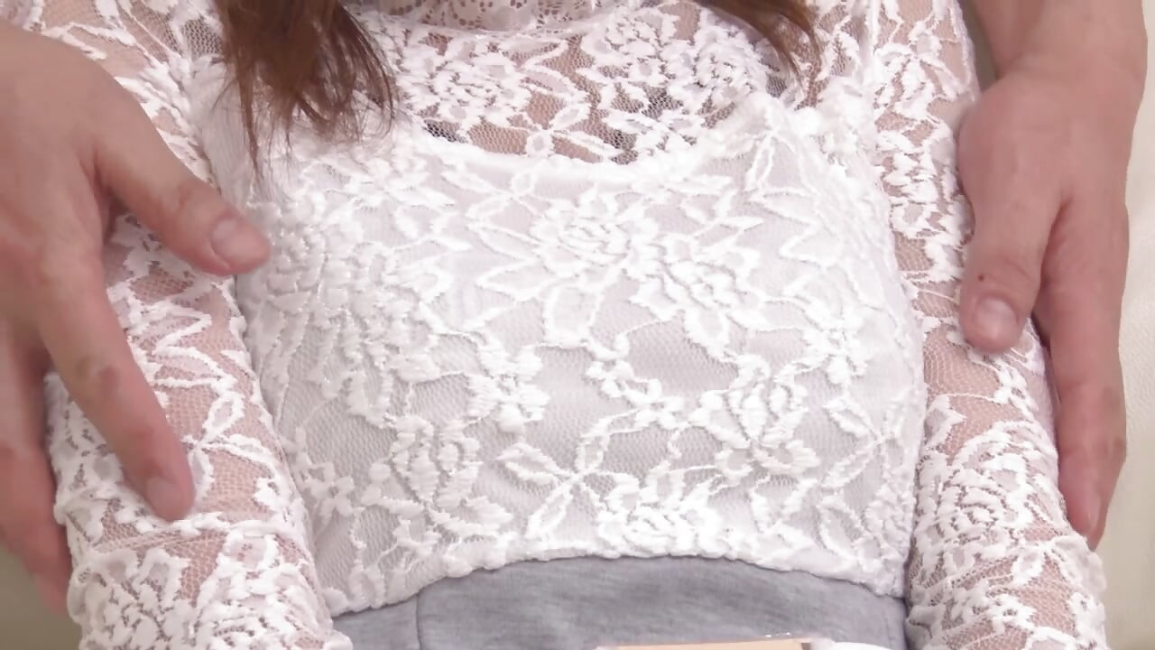 날씬한 몸매와 긴 다리를 스타일리시하게 보여주는 마루야마 노조미