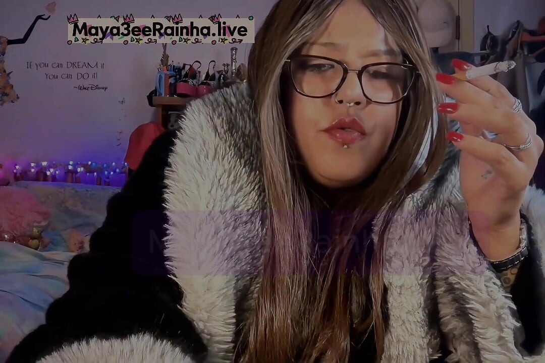 Chainsmoking Queen in Fur BBW MILF Green Eyes, Red Nails, Lips & Ignoring You