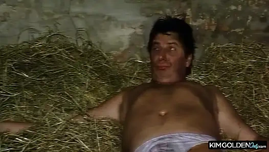 Heisser Dreier in der Scheune mit geiler Bruenetten