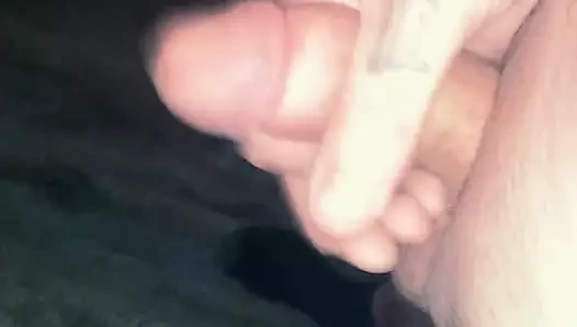 Boşalana kadar yarağımla oynuyorum (solo)