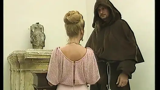 Возбужденный монах Распутин приводит очаровательную русскую блондинку-принцессу в складку
