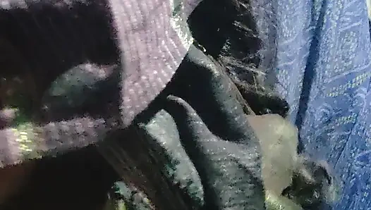 Жена показывает свою молодую киску мужу